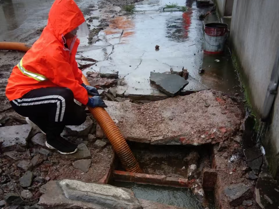 应城专业清理污水池 炜誉市政以规范流程守护城市 “肠道”